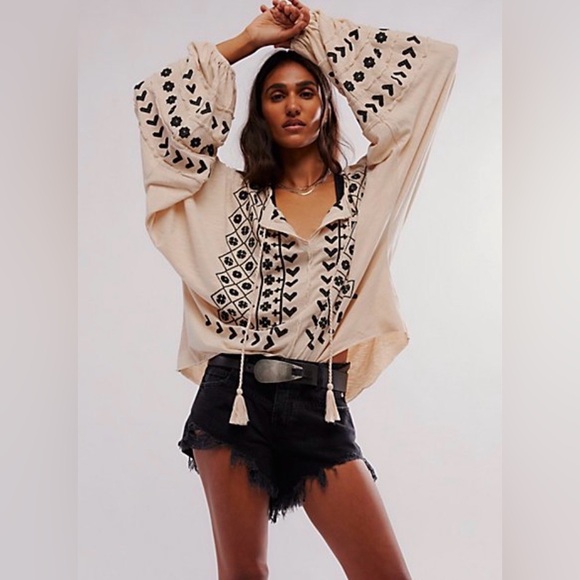 🖤Free People NWOT Embroidered Oversized Top🖤 - Picture 2 of 7